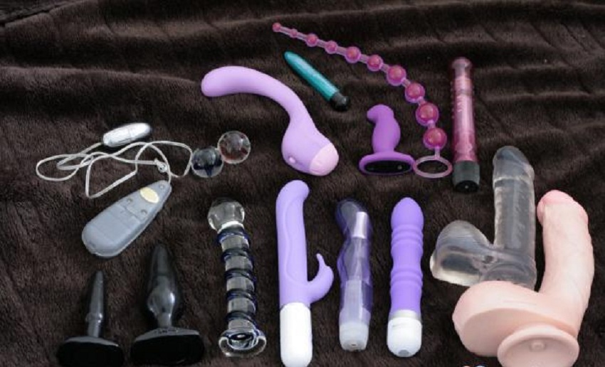 True Love Vibrator Dildo Sex Toy Kinky Naughty Apron :: love